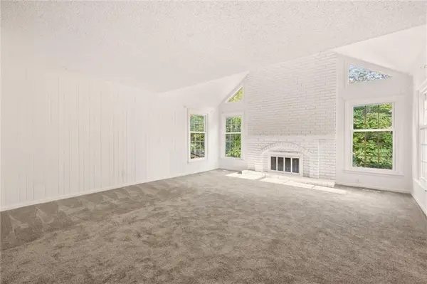 10106 NW Mirror Lake DR, Kansas City, MO 64152