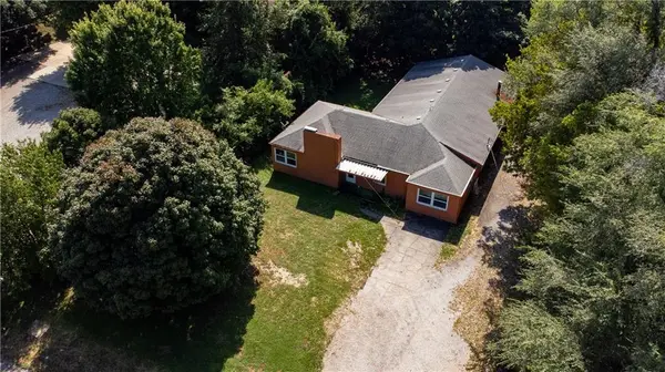 2920 Pear ST, St Joseph, MO 64503