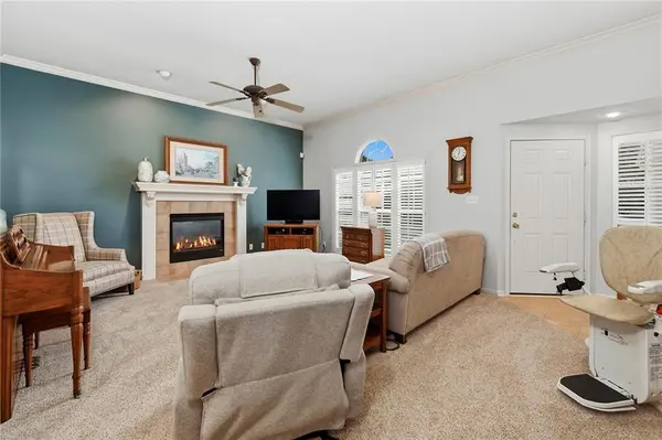 2633 Kensington PL, Leavenworth, KS 66048