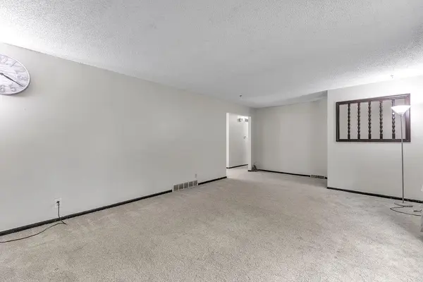 2209 N Leonard RD, St Joseph, MO 64506