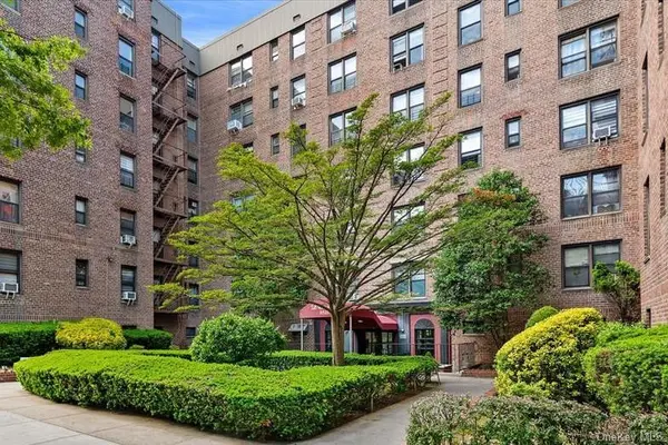 83-25 98 ST #1J, Woodhaven, NY 11421