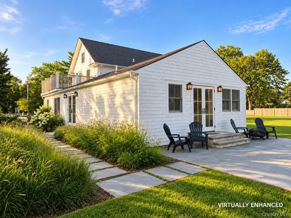 11 Shinnecock RD, Hampton Bays, NY 11946