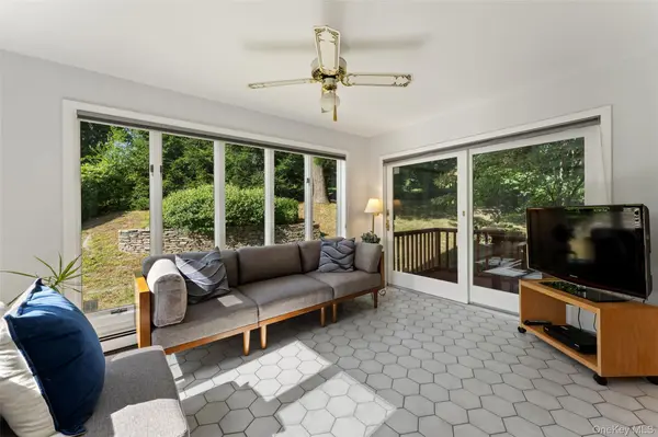 12 Lyons RD, Armonk, NY 10504