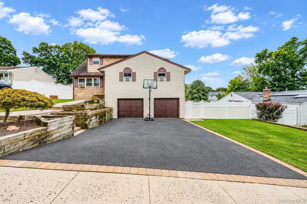12 Carston ST, Selden, NY 11784
