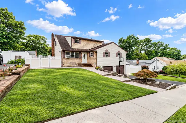 12 Carston ST, Selden, NY 11784