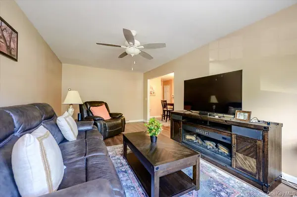 140 Church ST #3C, Kings Park, NY 11754