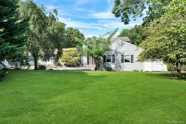 75 Whiskey RD, Coram, NY 11727