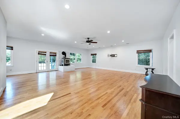 75 Whiskey RD, Coram, NY 11727