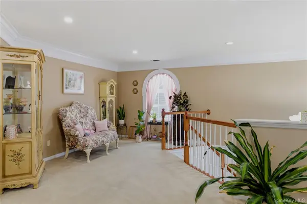 20 Kate CIR, Middle Island, NY 11953