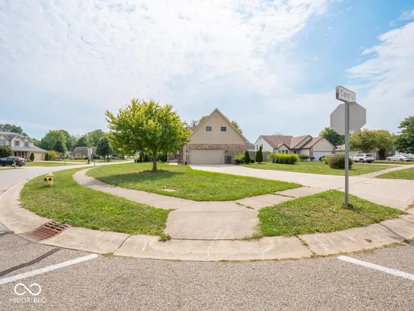 62 Eastview DR, Bargersville, IN 46106