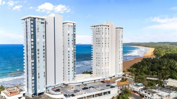 Esperanza St COND. SANDY HILLS #18-H, Luquillo, PR 00773