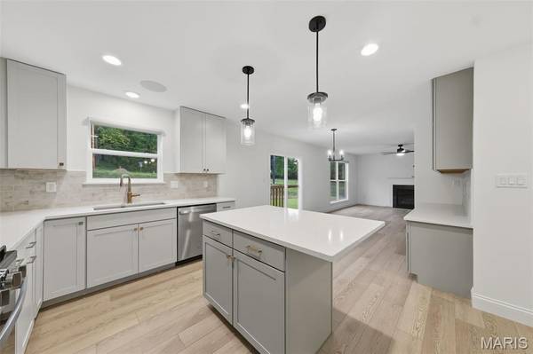 8 Shady Elm CT, St Charles, MO 63301