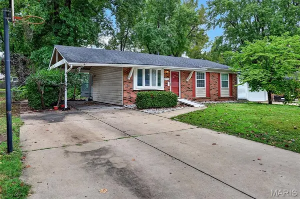 2715 Kelsey CT, St Charles, MO 63301