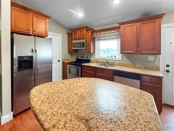 13 Chester RD, Hannibal, MO 63401