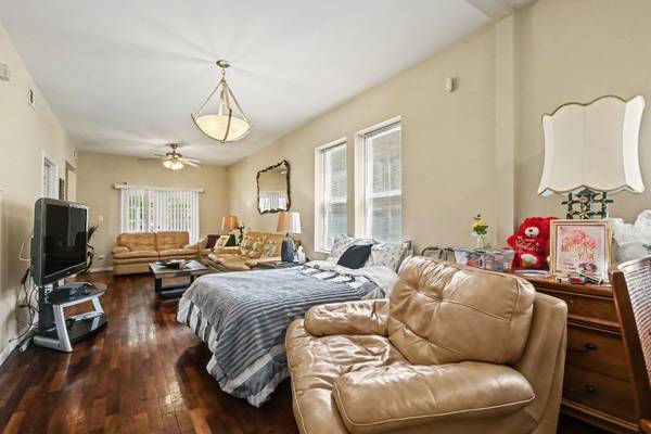 Address not disclosed, Chicago, IL 60651