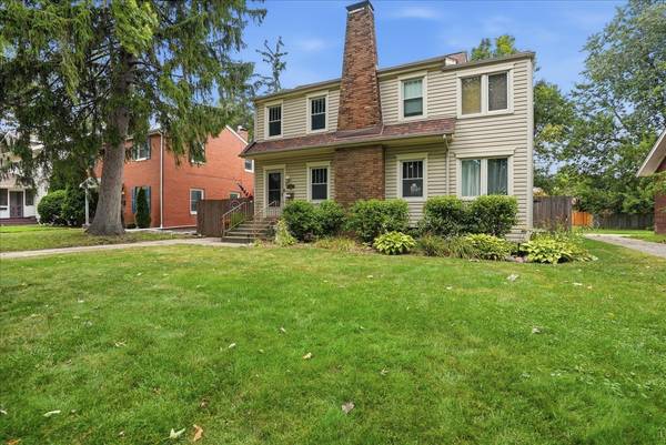 2014 E Jackson ST, Bloomington, IL 61701