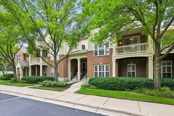 466 S Commons CT, Deerfield, IL 60015
