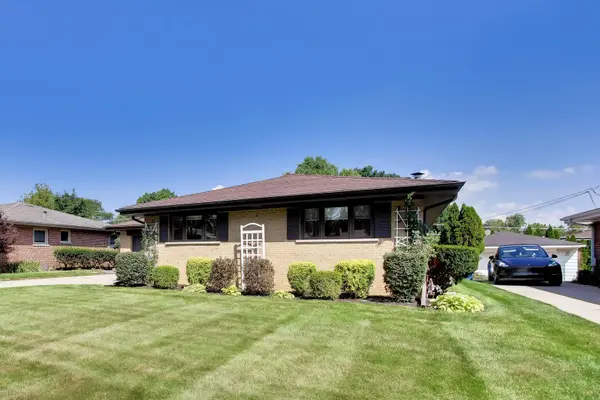704 W Lonnquist BLVD, Mount Prospect, IL 60056