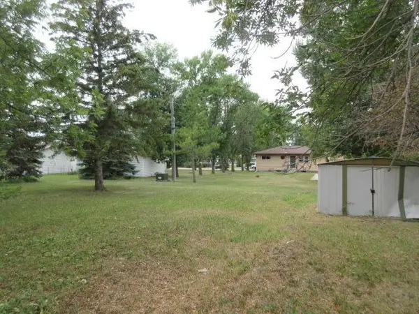 1029 Elm AVE, Hallock, MN 56728