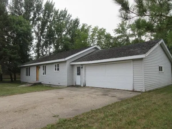 1029 Elm AVE, Hallock, MN 56728