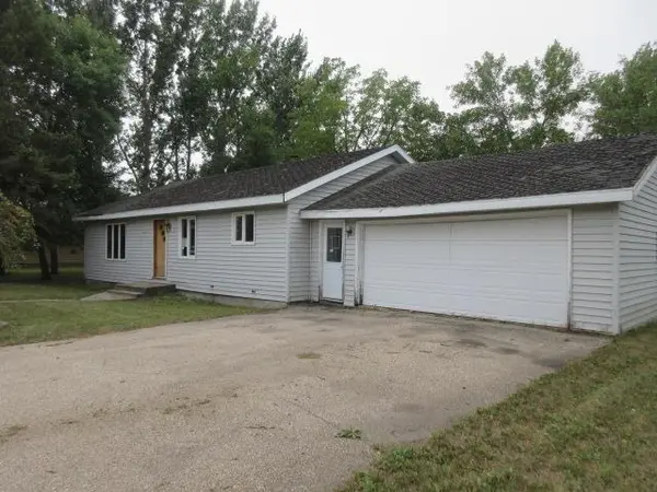 1029 Elm AVE, Hallock, MN 56728