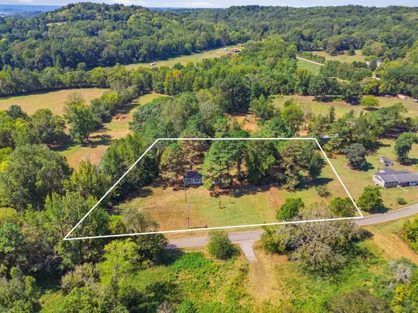 302 Old Poplar School Rd, Prospect, TN 38477