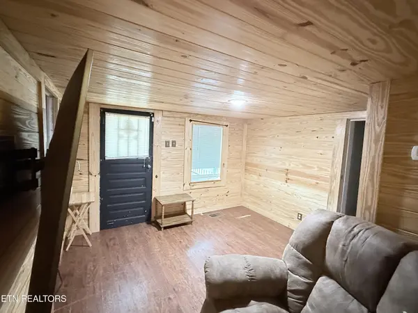 4397 Round Mountain Rd, Jamestown, TN 38556