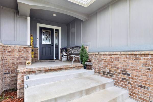 5334 N Pebblecreek St, Bel Aire, KS 67226
