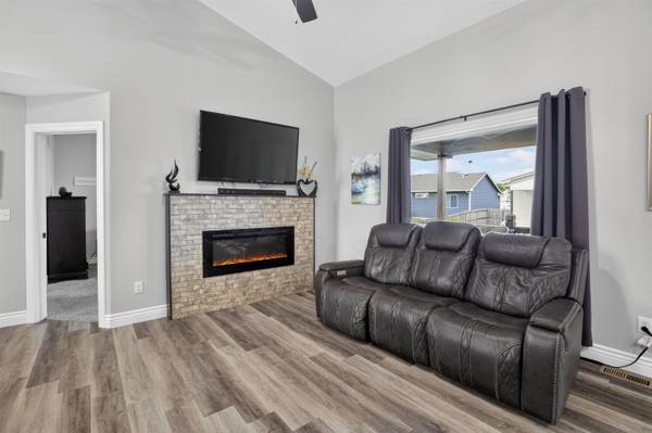 5334 N Pebblecreek St, Bel Aire, KS 67226