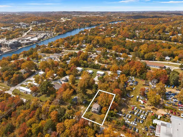 212 Candlestick RD, Branson, MO 65616
