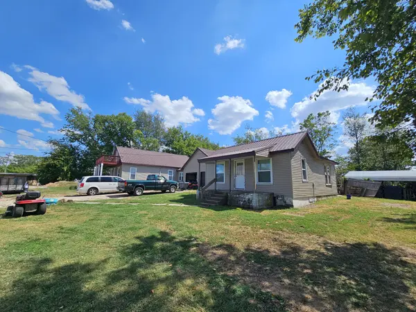 364 366 Phoenix Splitlog RD, Goodman, MO 64843