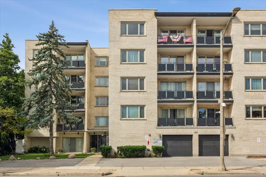 1010 N Harlem AVE #504, River Forest, IL 60305