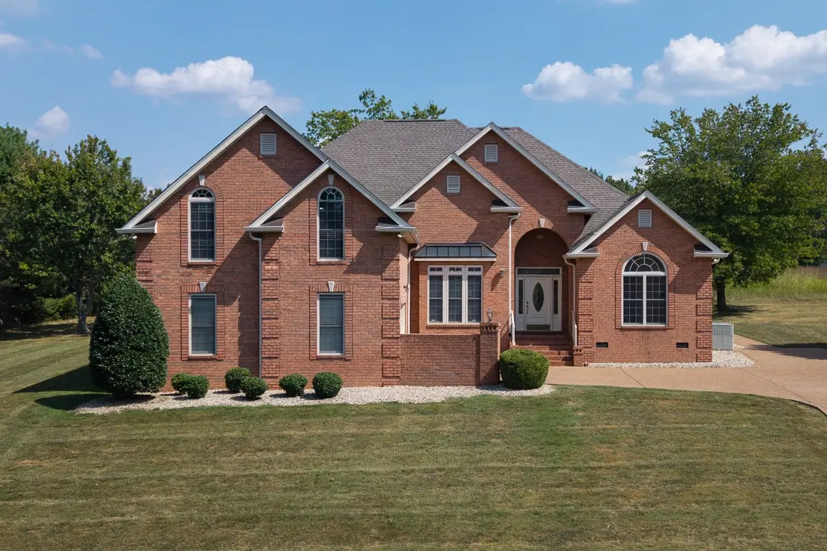 1019 Fairways Dr, Greenbrier, TN 37073