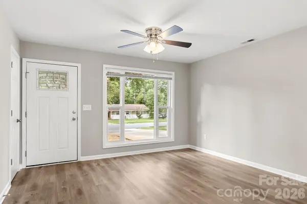 2427 Carrington CT, Charlotte, NC 28208