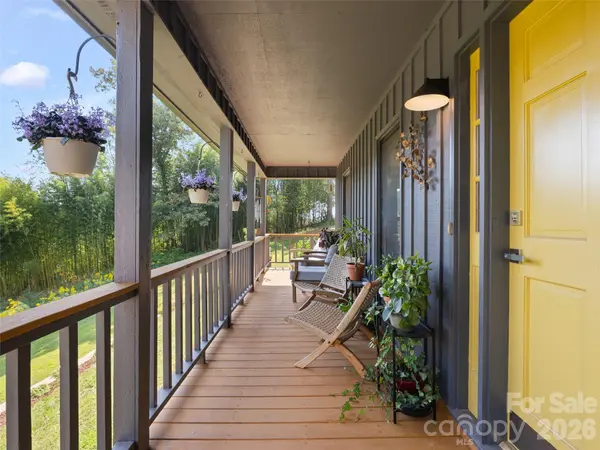 641 Scruggs CIR, Canton, NC 28716