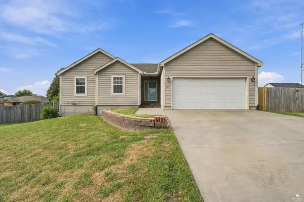 2804 Valley DR, Junction City, KS 66441