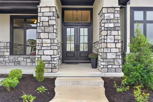 5807 N Lucerne AVE, Kansas City, MO 64151