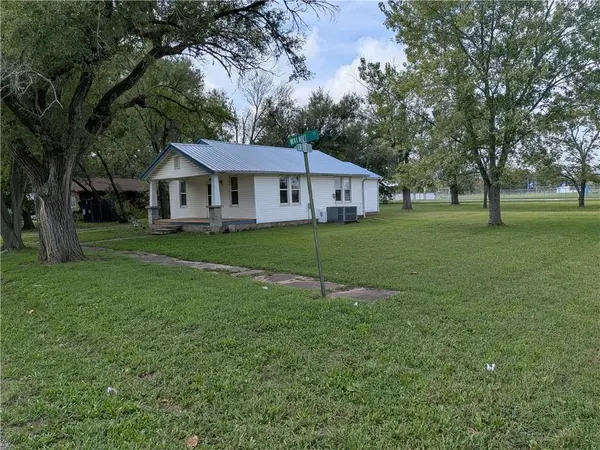 1303 Walnut ST, Pleasanton, KS 66075