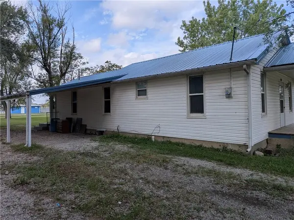 1303 Walnut ST, Pleasanton, KS 66075