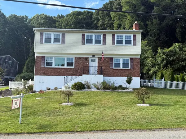 3123 Douglas DR, Yorktown Heights, NY 10598