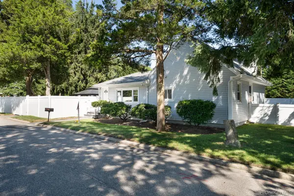 51 Norwood AVE, Port Jefferson, NY 11776