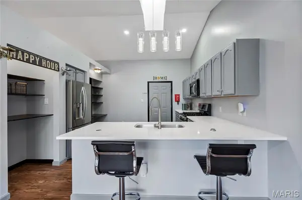 2029 Chapel Hill XING, St Peters, MO 63376