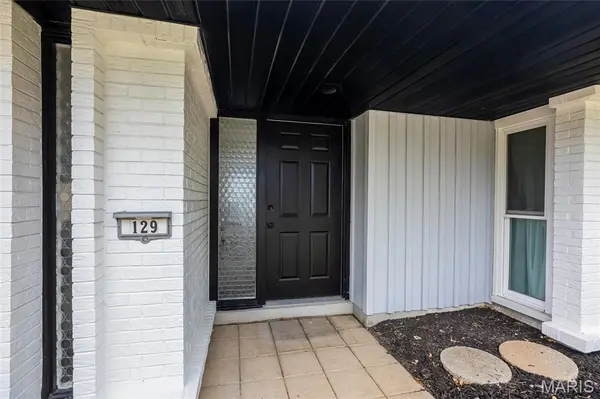 129 Clear Meadows DR, Ballwin, MO 63011