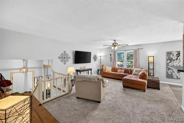 42 Bridgeport DR, St Charles, MO 63304