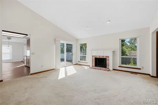 3044 Brentmoor DR, St Charles, MO 63303