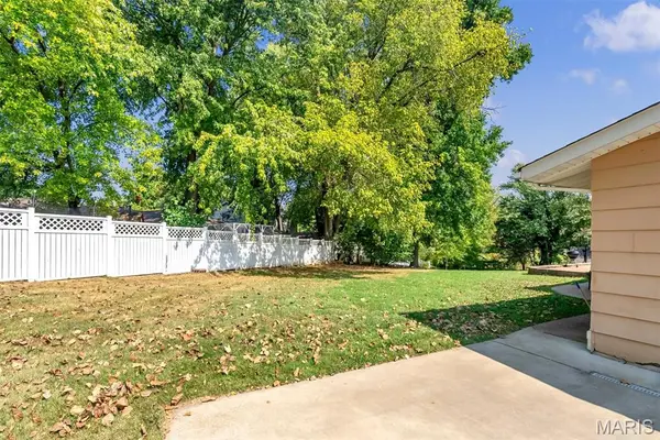 6 Cambridge CT, St Charles, MO 63301