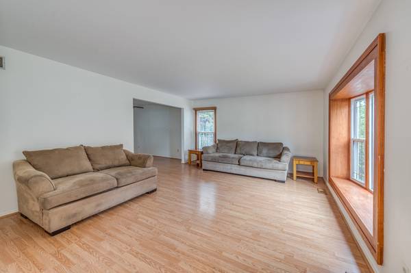 1602 Larson AVE, St. Charles, IL 60174
