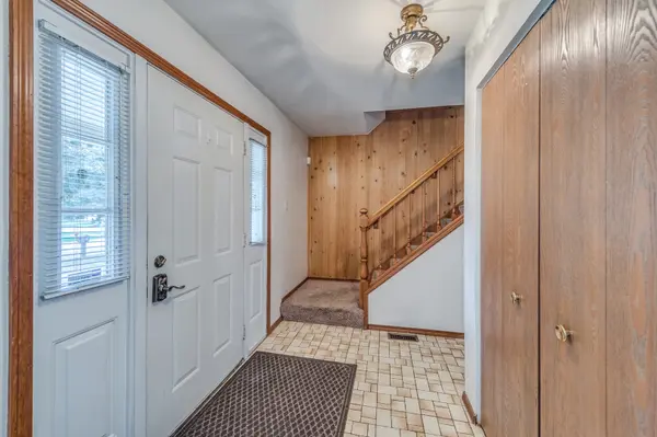 1602 Larson AVE, St. Charles, IL 60174