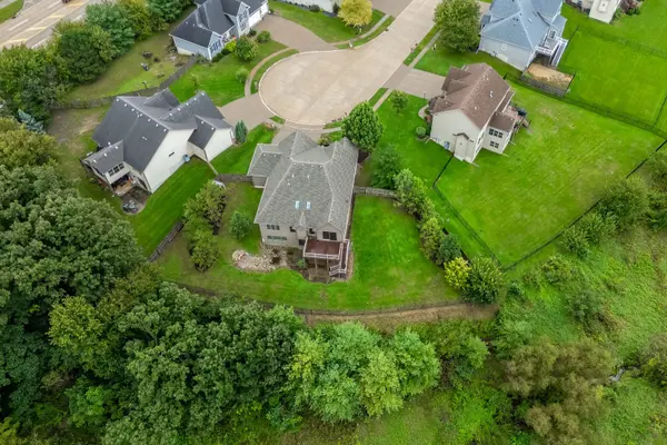 5090 Brittany CT, Bettendorf, IA 52722