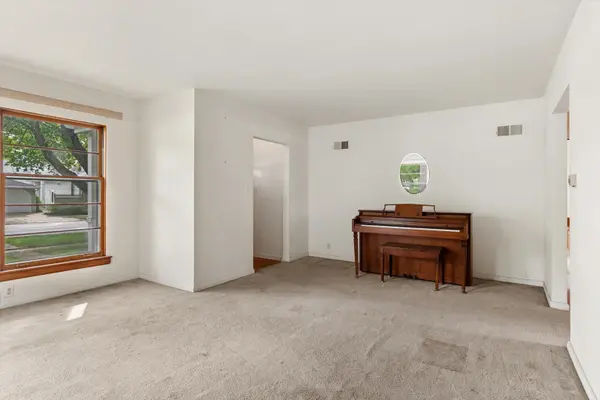 215 N Mill ST, Naperville, IL 60540